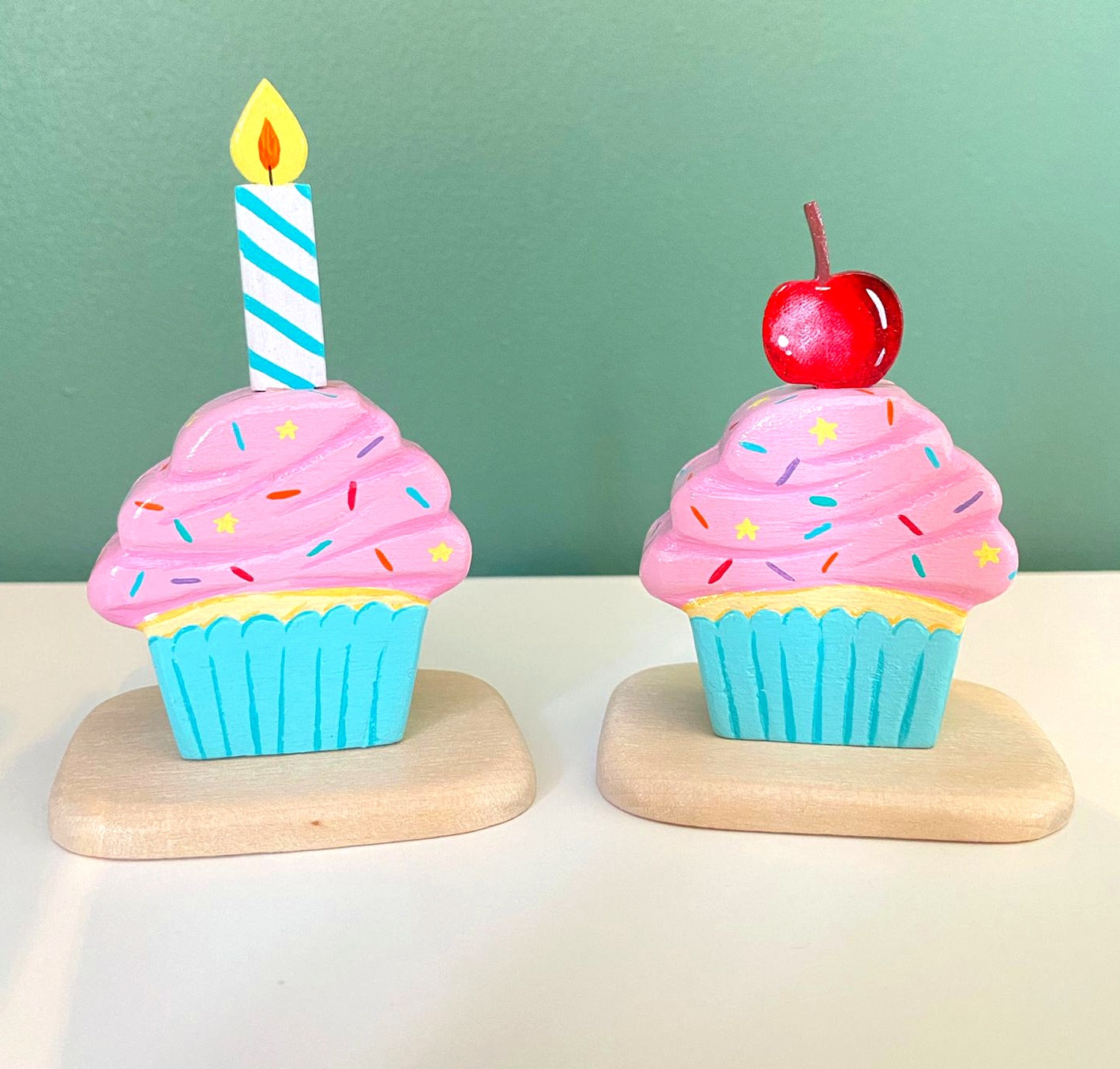 Cupcake spray holder (with changeable toppings)