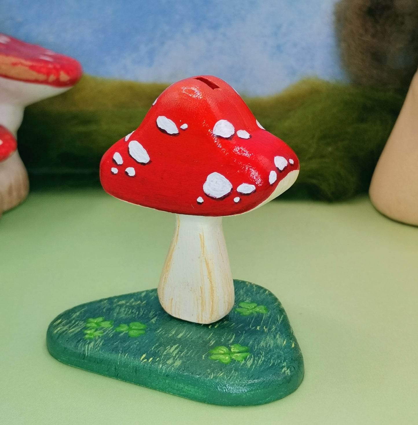 Mushroom spray holder